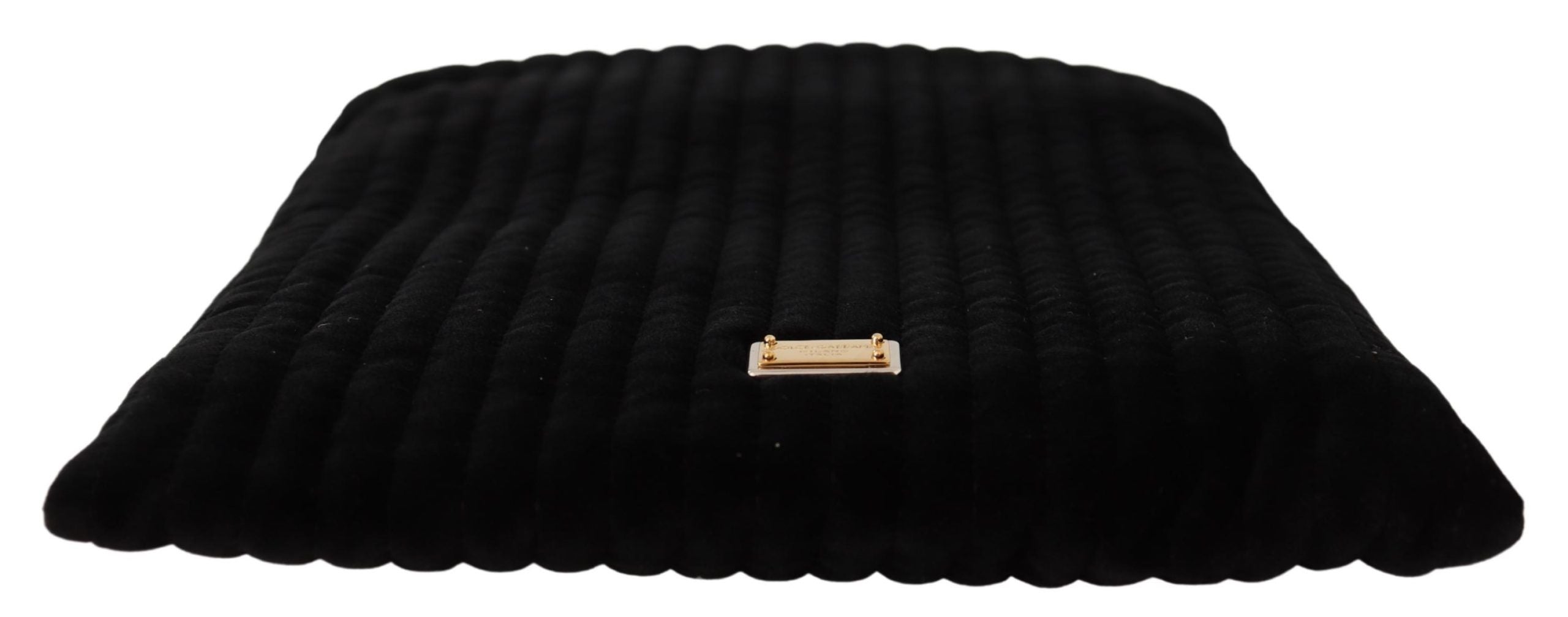 Dolce & Gabbana Svart Sammets Quiltad Väska med Dragsko och Logotypplack