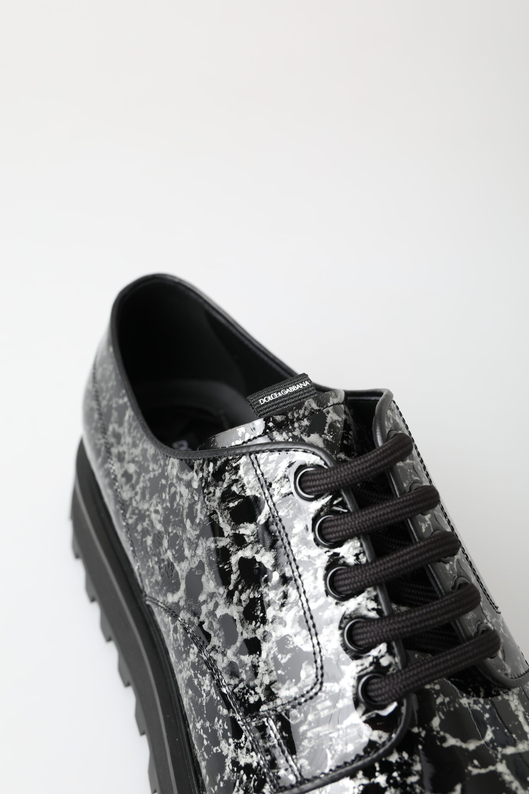 Dolce & Gabbana Svarta Vita Derbyskor i Lackläder