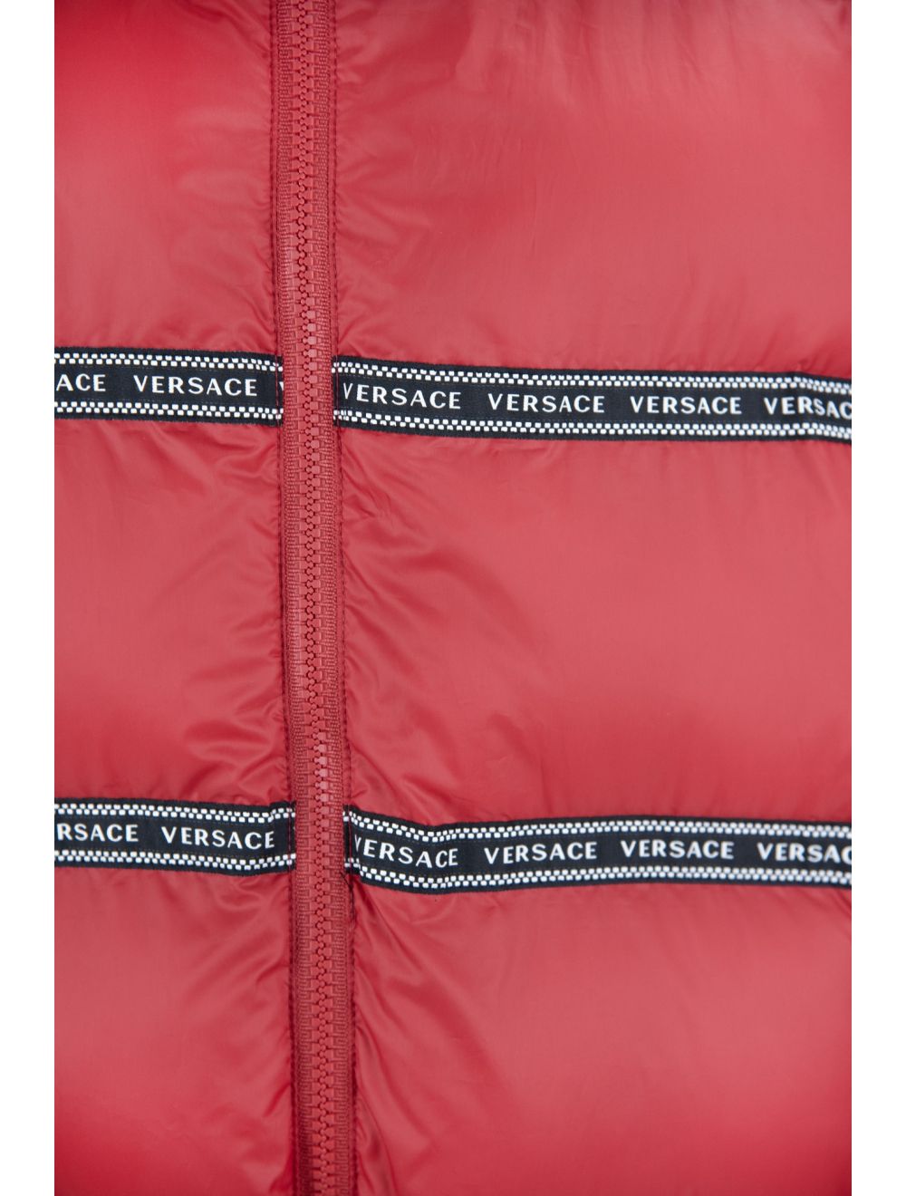 Elegant röd Versace-logotypväst med avtagbar huva
