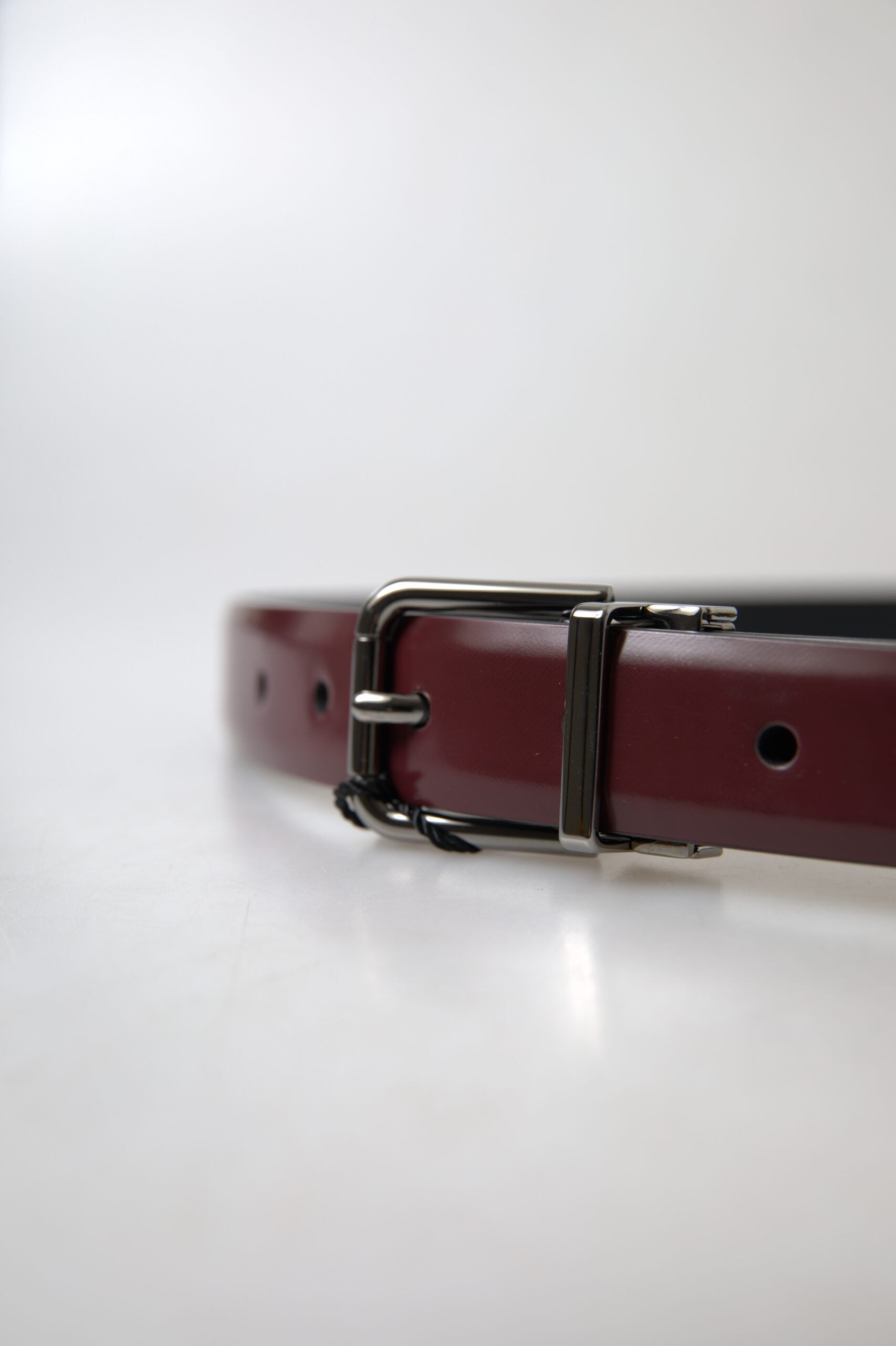 Dolce & Gabbana Bordeaux läderbälte med silverfärgat metallspänne