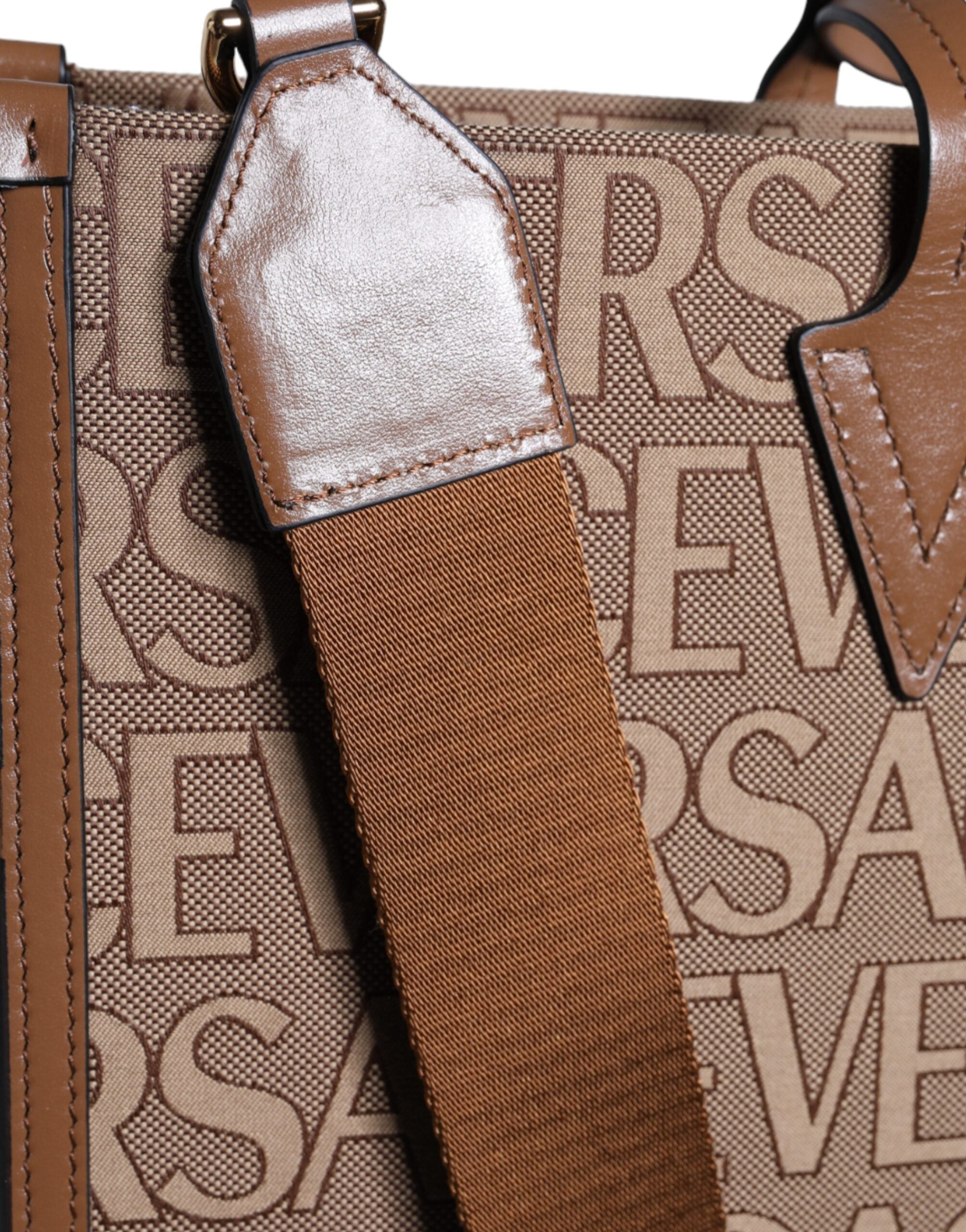 Versace brun axelväska i jacquardläder med logotyp och topphandtag