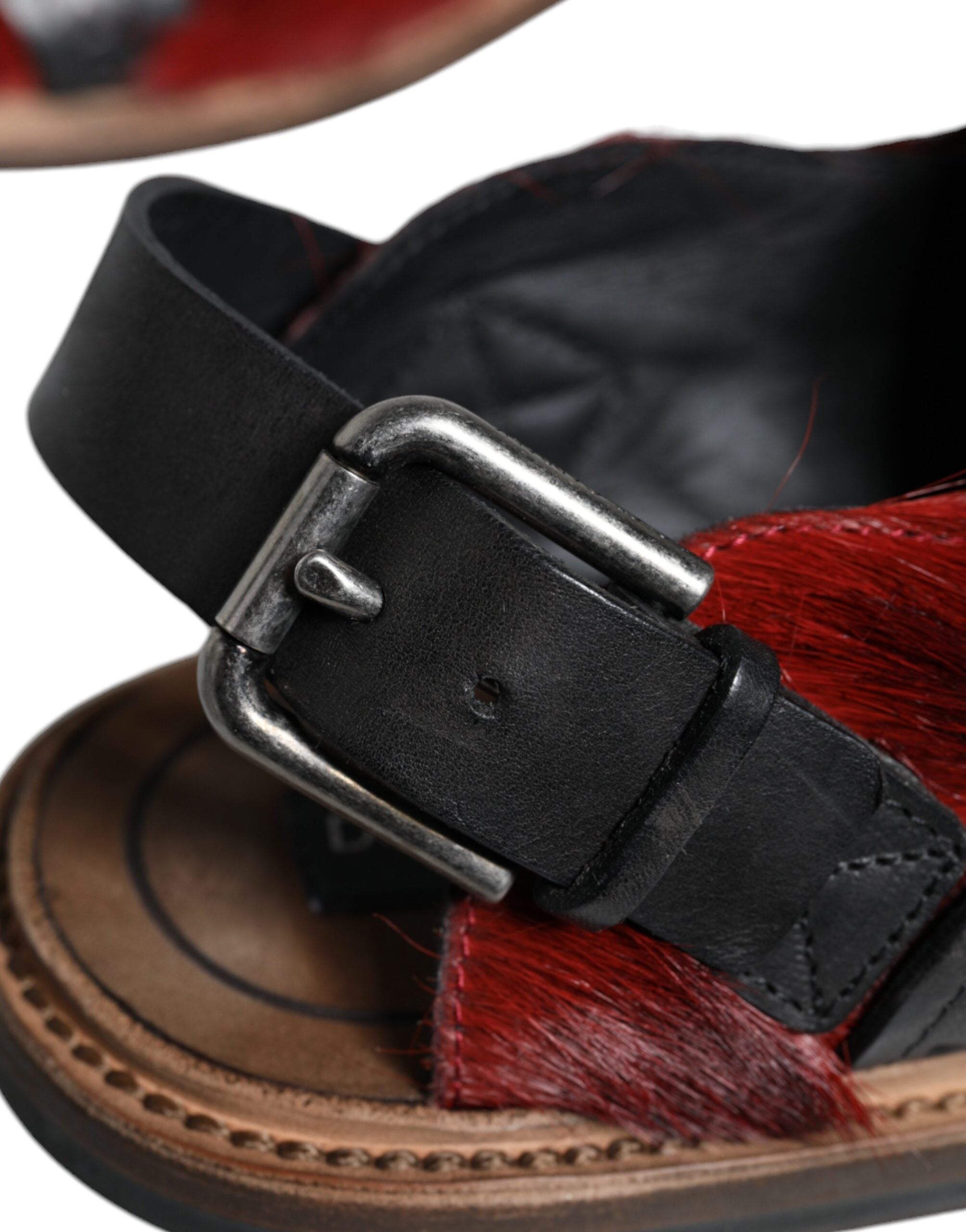Dolce & Gabbana Svarta Röda Gazelle Hår Lädersandaler Skor