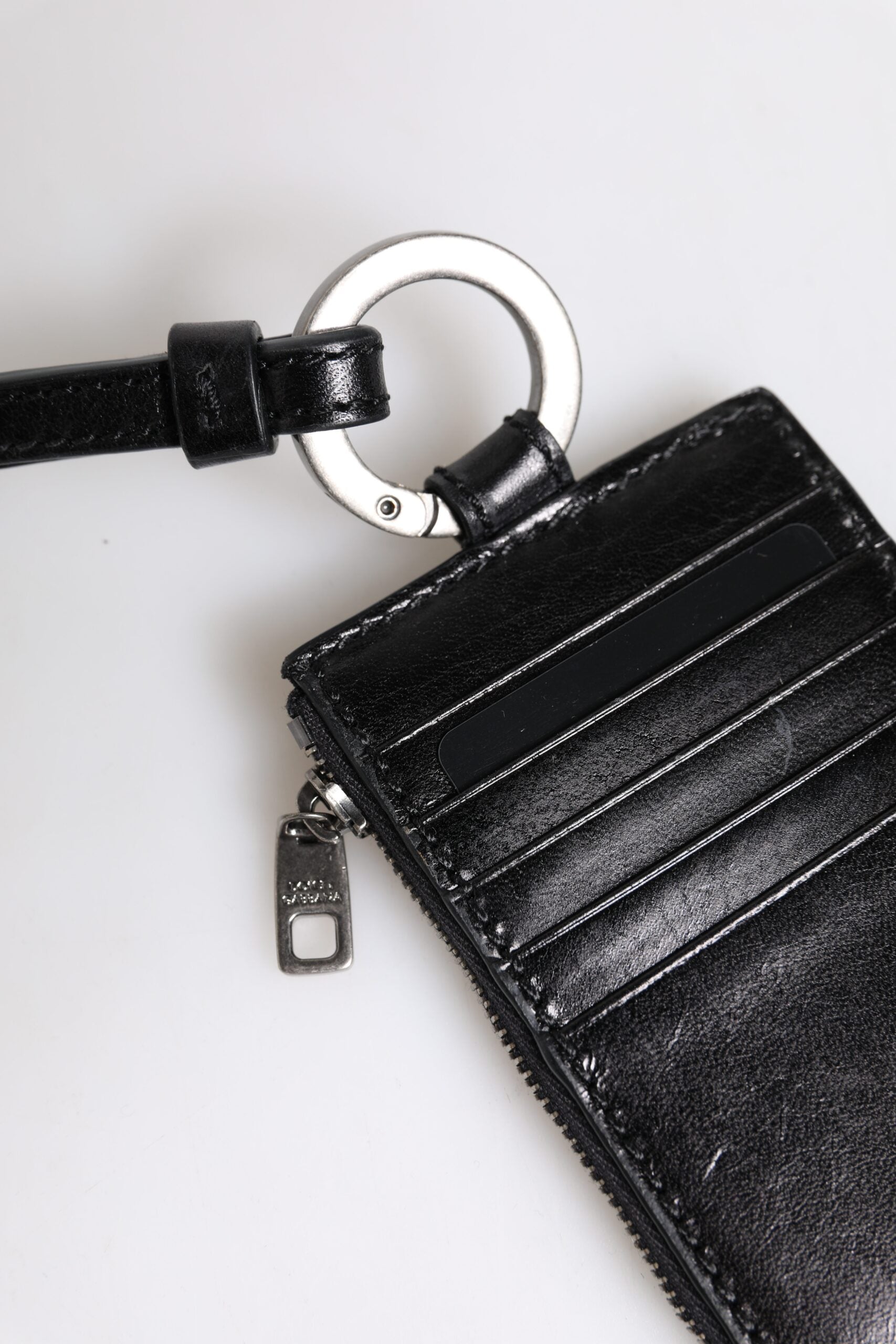 Dolce & Gabbana Svart Läderplånbok med Präglad Logotyp och Snodd