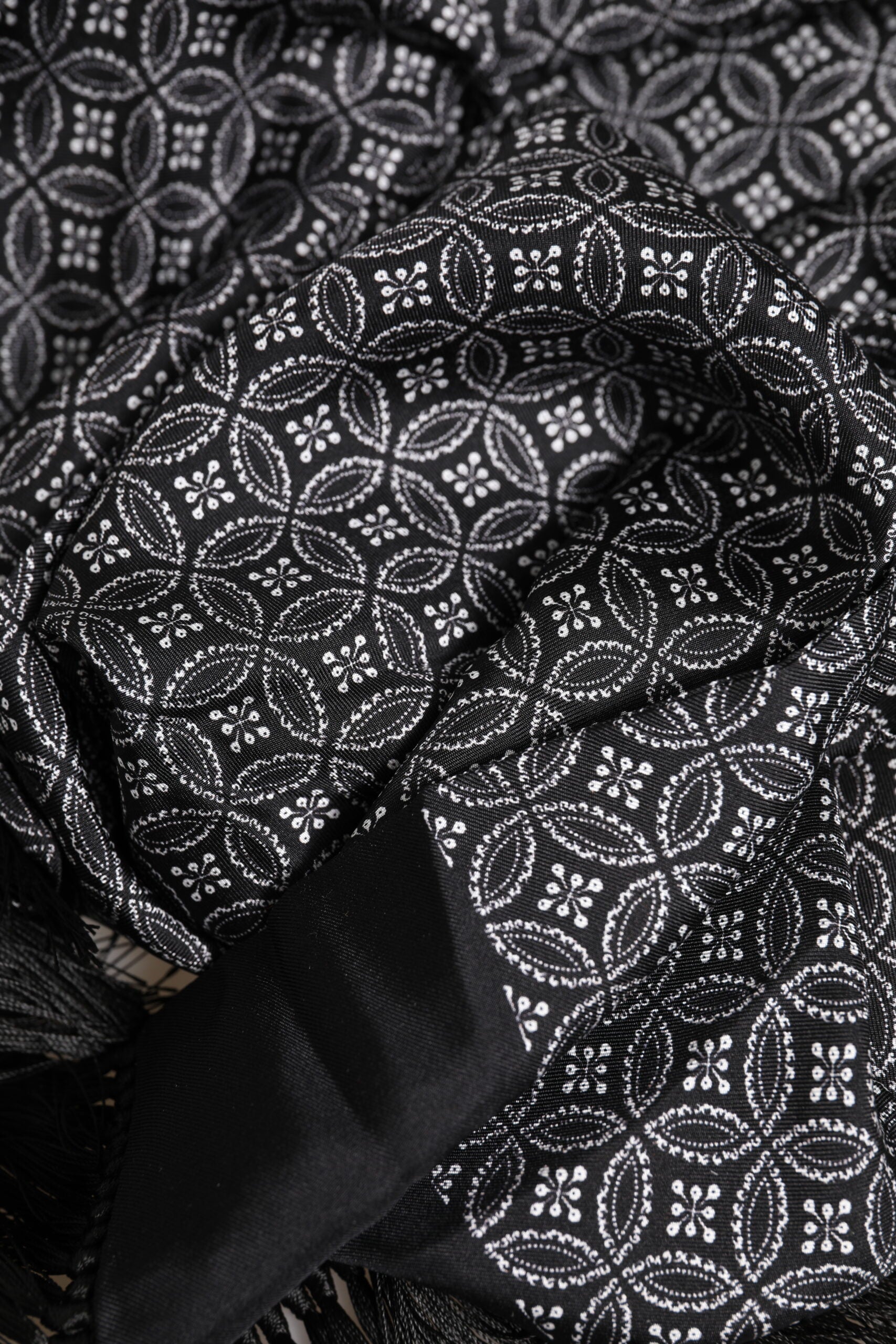 Dolce & Gabbana Svart Mönstrad Fransig Herr Foulard Halsduk