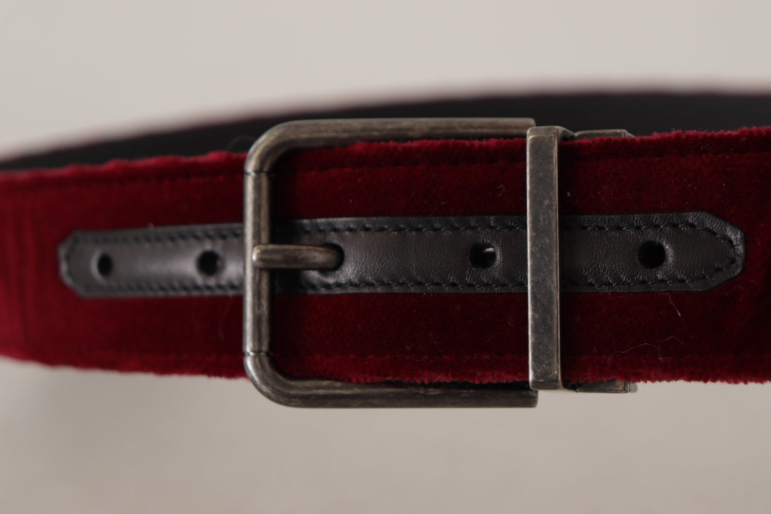 Dolce &amp;amp; Gabbana – Rödbrunt sammetsbälte i läder med brett vintage-spänne i metall