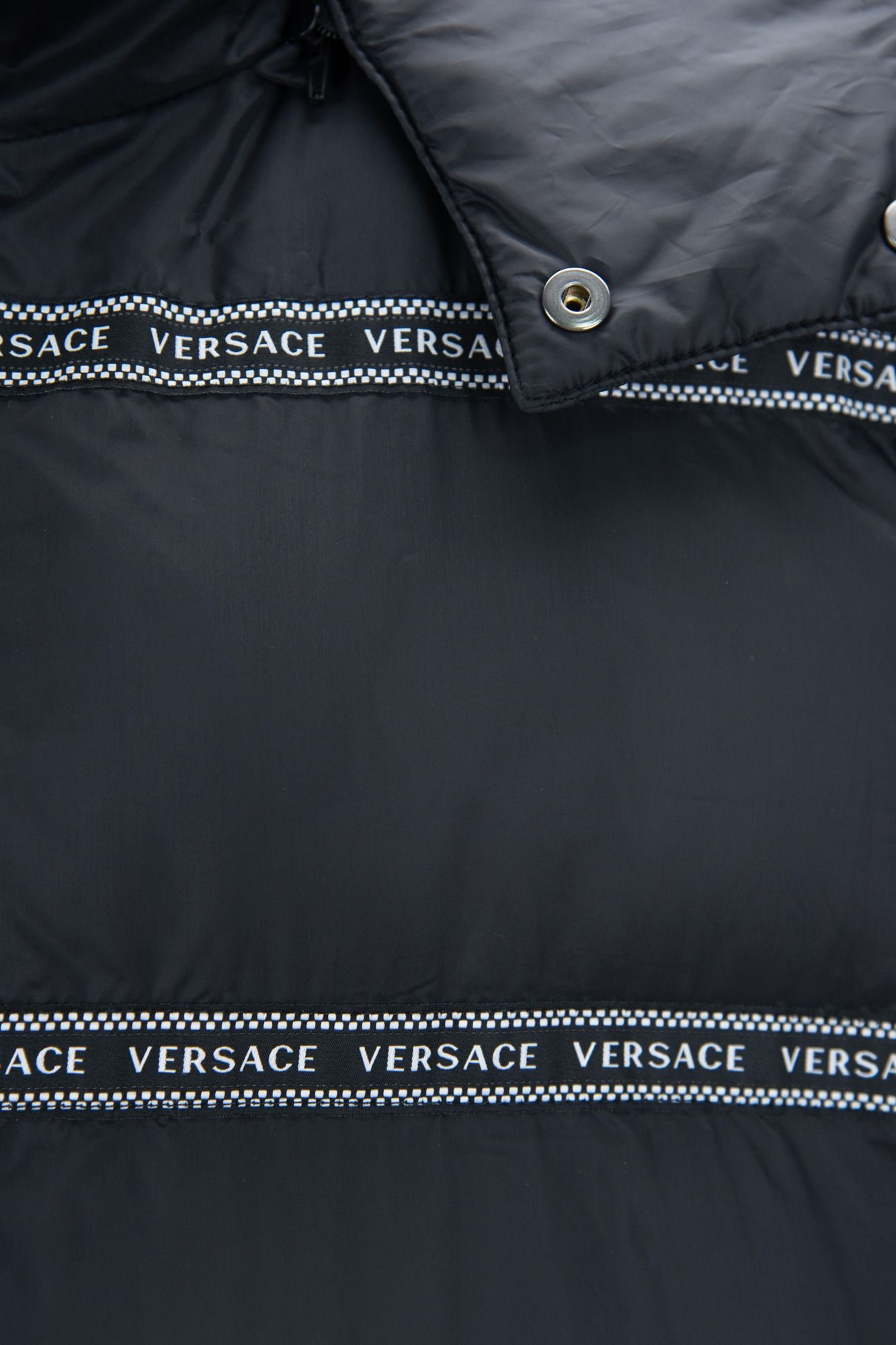 Versace elegant svart väst med logotyp och avtagbar huva