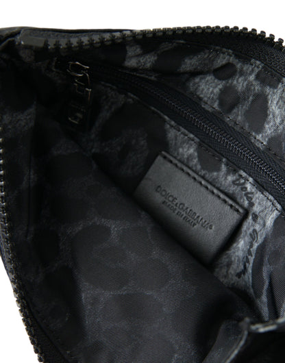 Dolce &amp;amp; Gabbana svart nylon nyckelringspåse med logotyp och plack kuvertväskor