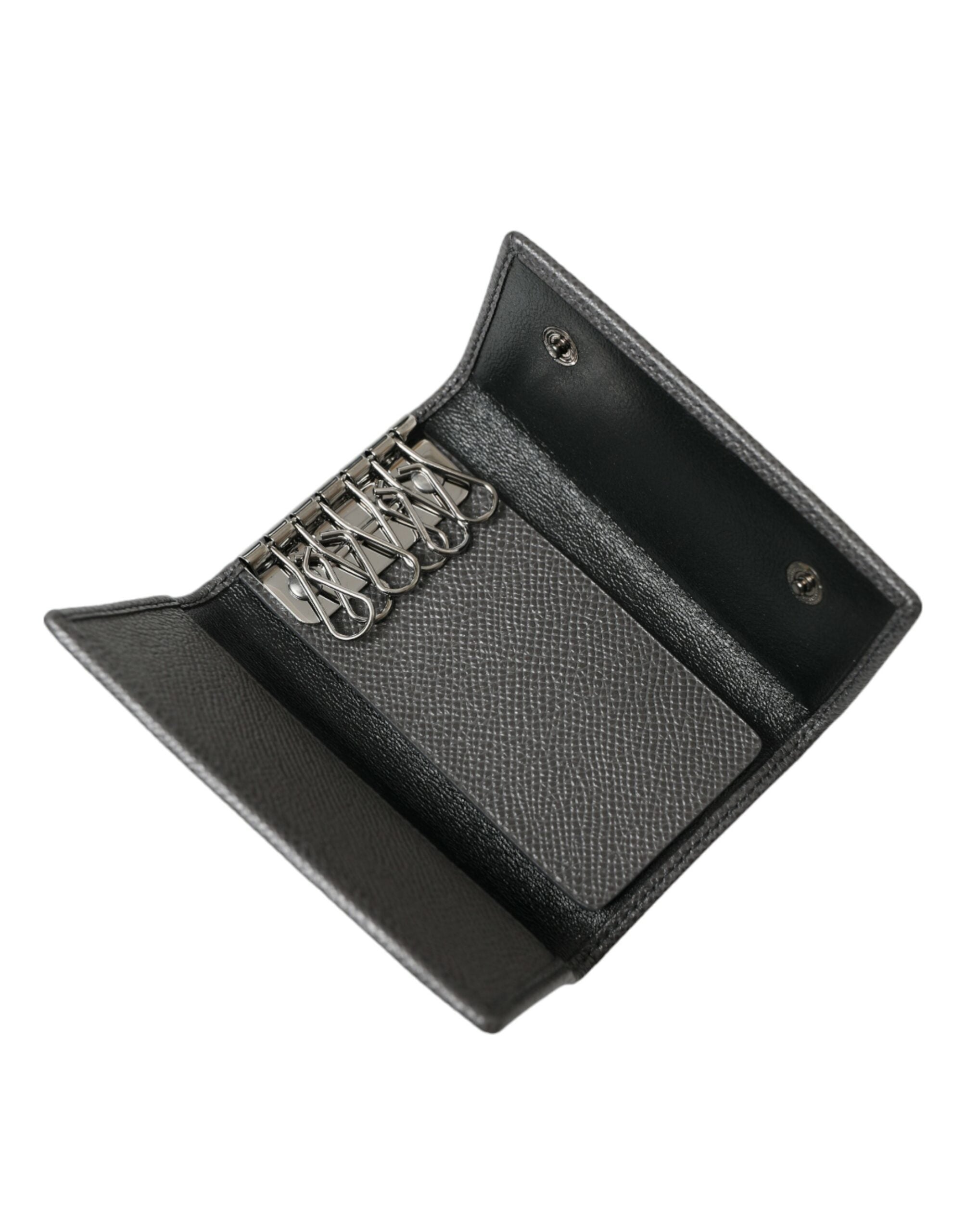Dolce &amp;amp; Gabbana Nyckelring i grått läder med silverfärgad metall och logotypplack, trefaldig