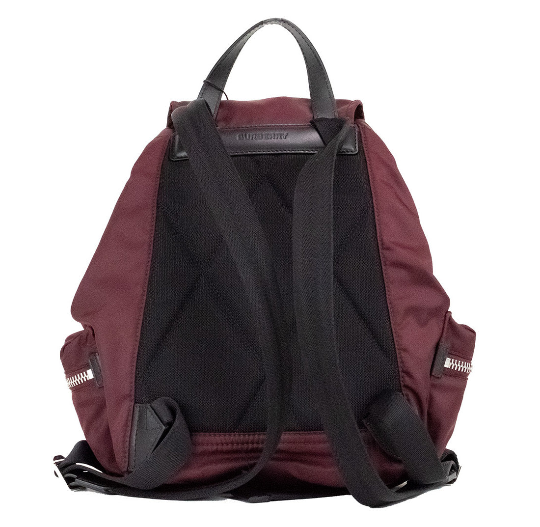 Burberry Medium Bourgogne Econyl Nylon Ryggsäck Dragsko Ryggsäck Bokväska