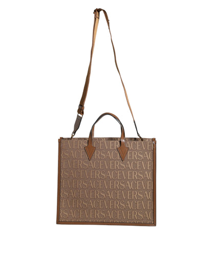 Versace brun axelväska i jacquardläder med logotyp och topphandtag