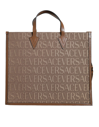 Versace brun axelväska i jacquardläder med logotyp och topphandtag