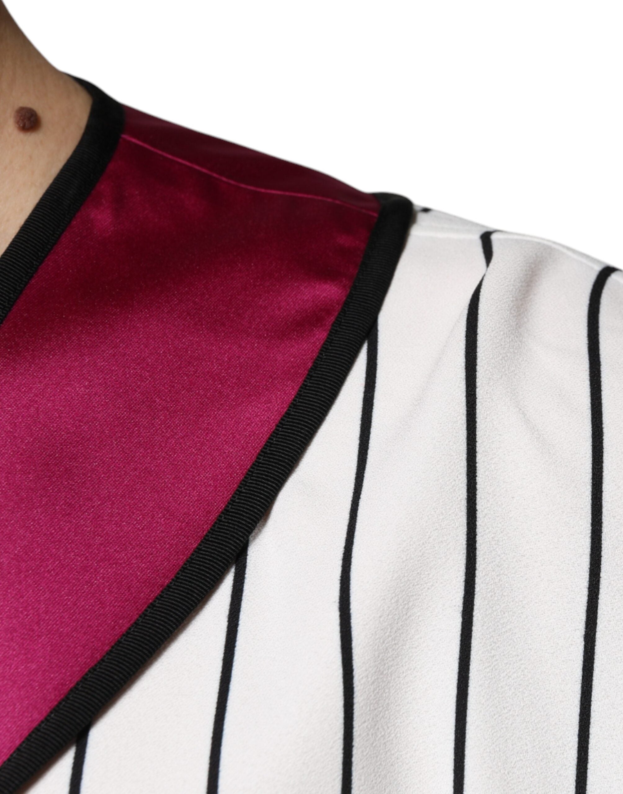 Dolce &amp;amp; Gabbana Flerfärgad Logotyp Jerseyknapp V-ringad T-shirt
