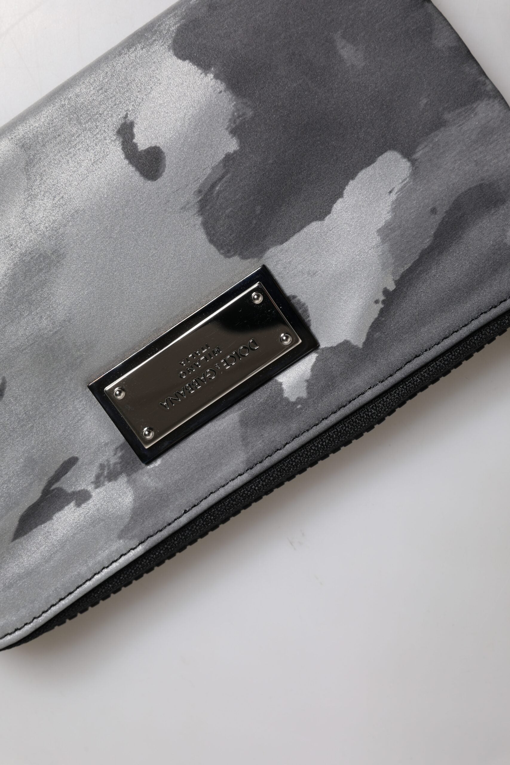 Dolce &amp;amp; Gabbana Svartgrå Kamouflage Logotypplack Nyckelringsväska