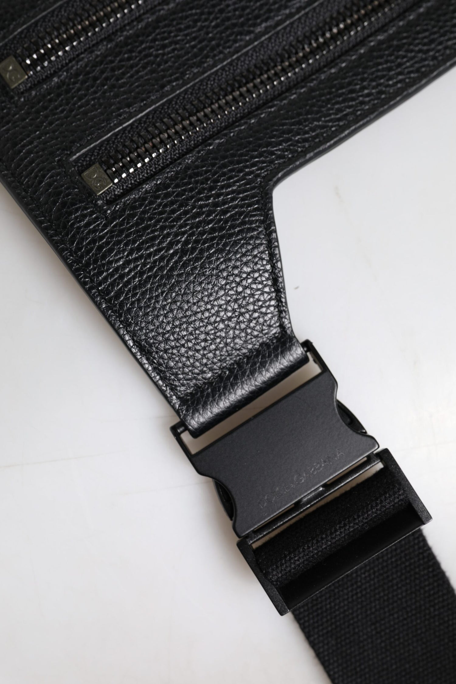 Dolce &amp;amp; Gabbana svart axelväska i kalvskinnsläder