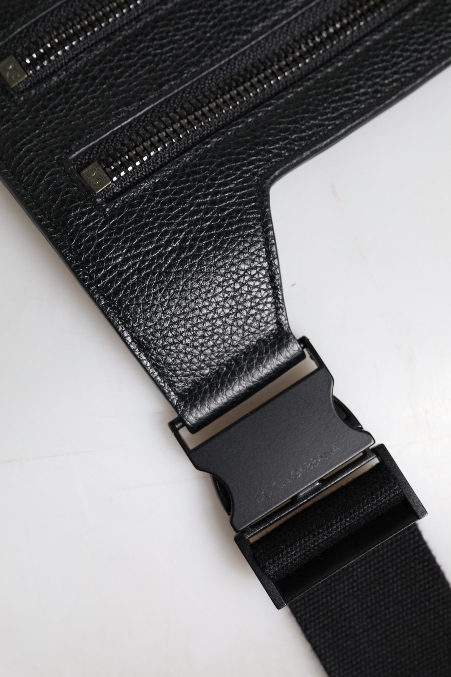 Dolce &amp;amp; Gabbana svart axelväska i kalvskinnsläder