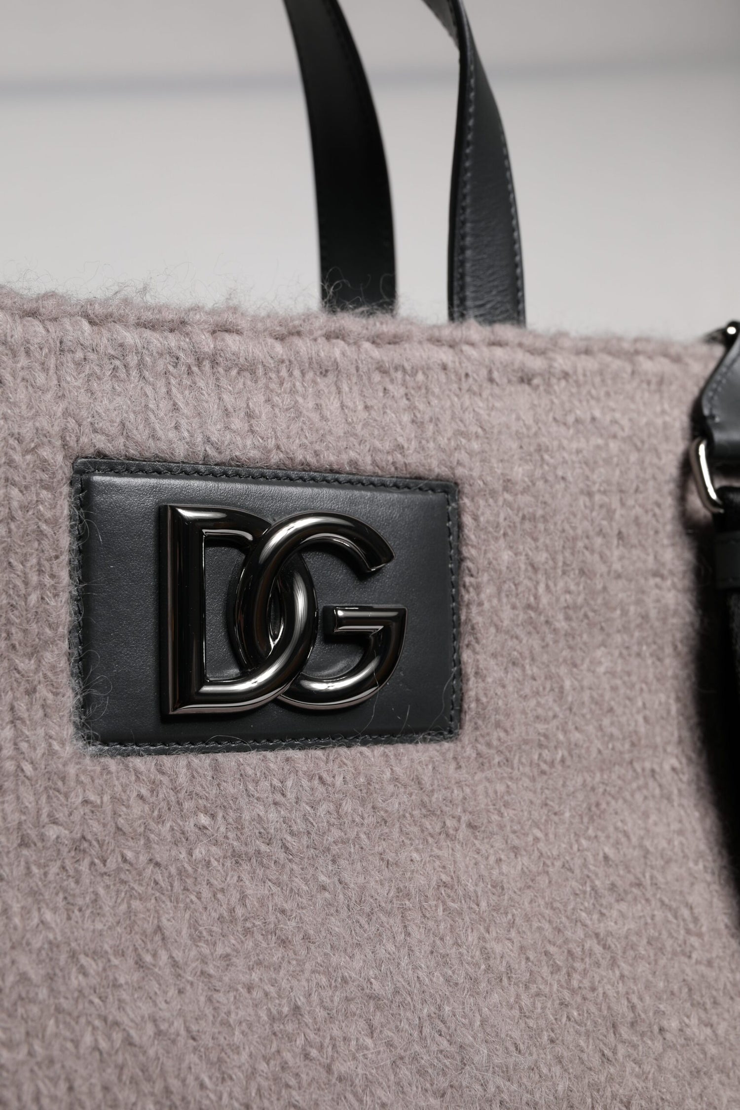 Dolce &amp;amp; Gabbana Grå Alpackaull Toteväska med Logotypplakett
