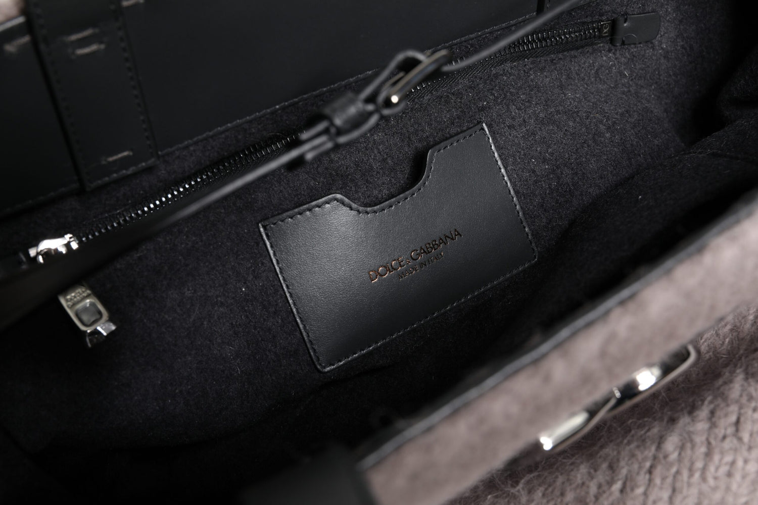 Dolce &amp;amp; Gabbana Grå Alpackaull Toteväska med Logotypplakett