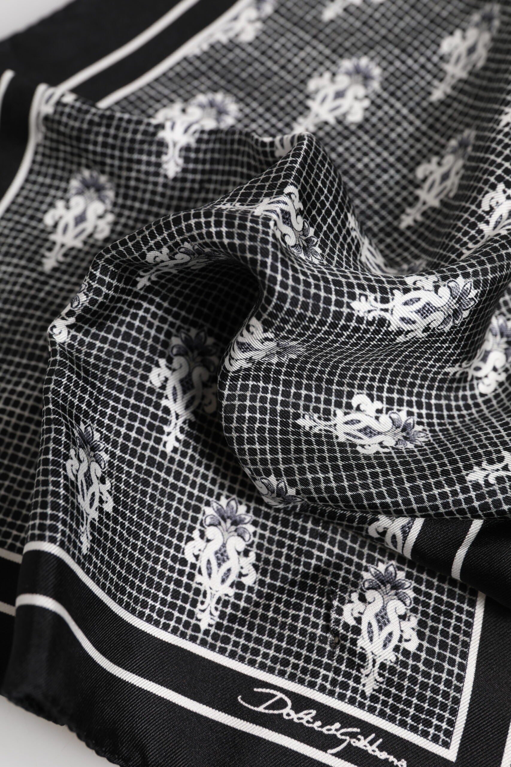 Dolce &amp;amp; Gabbana Svartvit Mönstrad Fyrkantig Foulard Halsduk