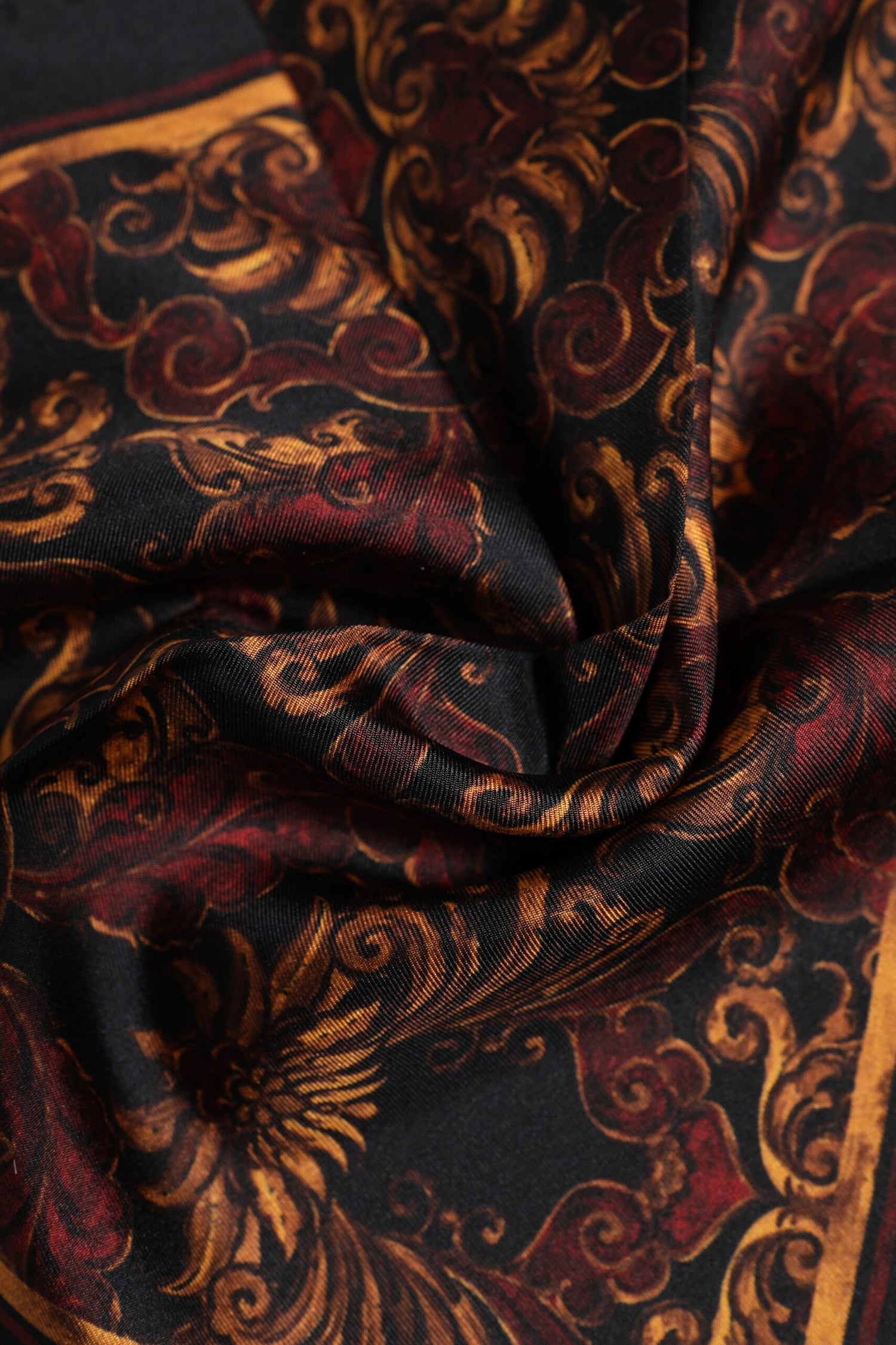 Dolce &amp;amp; Gabbana Svart Blommig Siden Fyrkantig Herr Foulard Halsduk